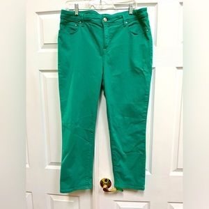 Green Chico’s Crop Pants, Size 2 Chico’s sizing, Size 12 regular sizing